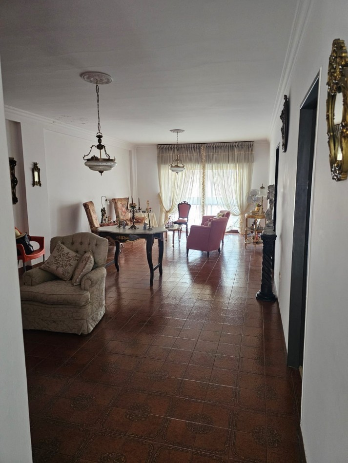 VENTA DE DEPARTAMENTO CENTRICO en 25 de mayo