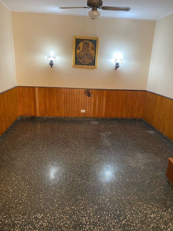 HERMOSA CASA EN VENTA  CASEROS AL 1500 MACROCENTRO 