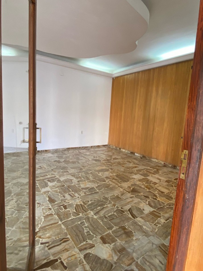 HERMOSA CASA EN VENTA  CASEROS AL 1500 MACROCENTRO 