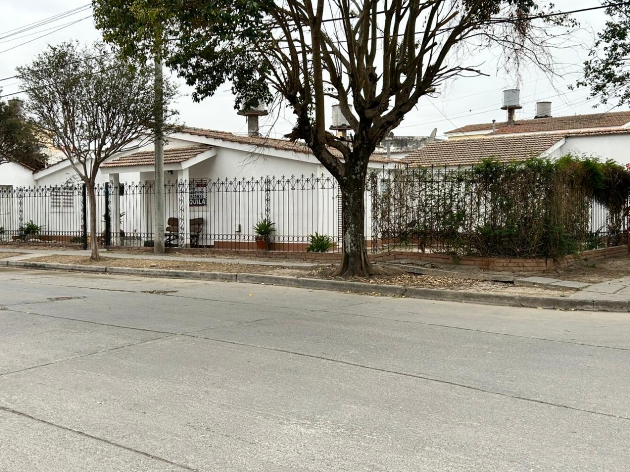 CASA EN ESQUINA BARRIO EL PERIODISTA