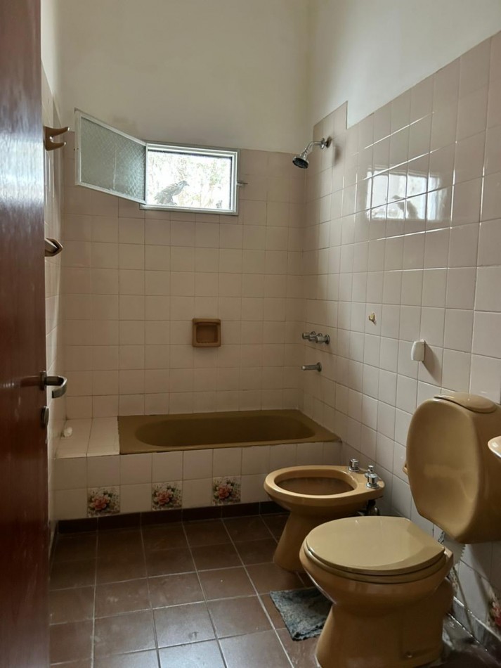 CASA EN ESQUINA BARRIO EL PERIODISTA