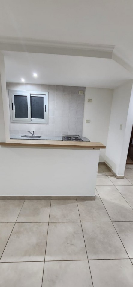  DEPARTAMENTO EN ALQUILER Necochea 1359 - 1° Piso