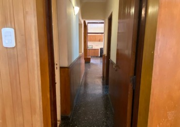 HERMOSA CASA EN VENTA  CASEROS AL 1500 MACROCENTRO 